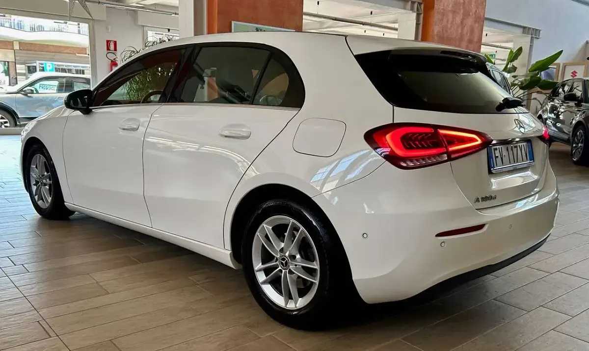 Usata Mercedes A180 Business 116 CV (85 kW) 2019 Bianco Berlina