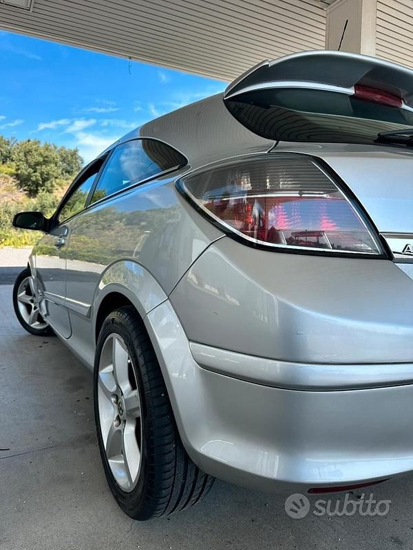 Usata Opel Astra GTC Cosmo 101 CV (74 kW) 2006 Grigio Berlina