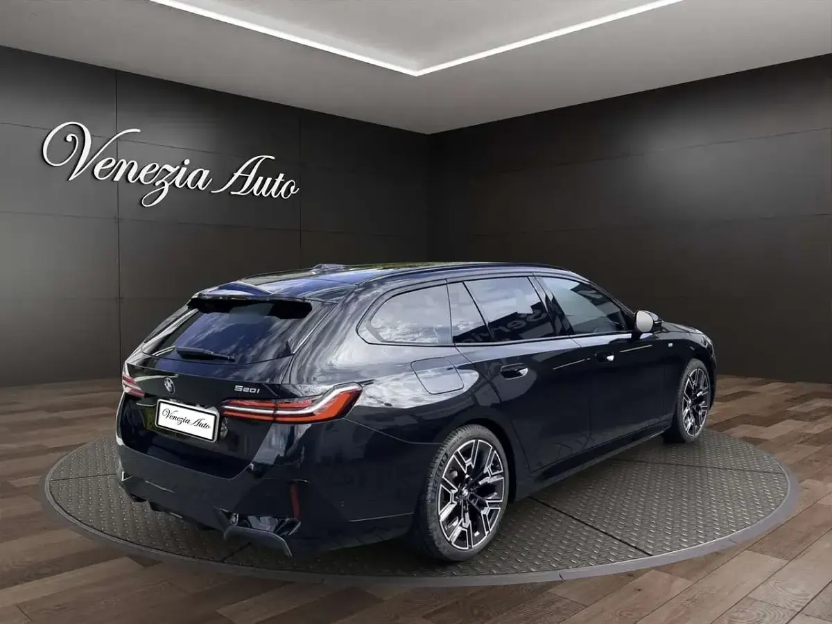 Usata BMW 520 M Sport 189 CV (139 kW) 2025 Nero Station wagon