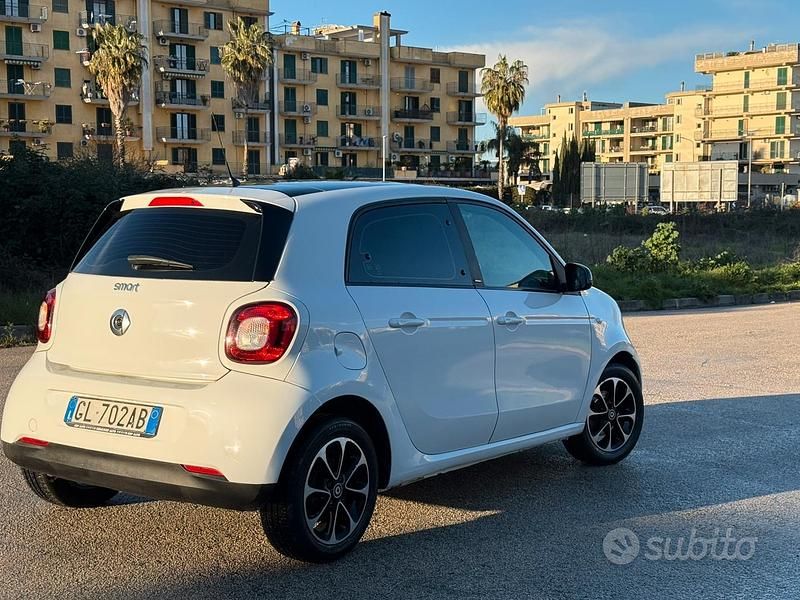 Usata Smart ForFour 90 CV (66 kW) 2017 Bianco Utilitaria
