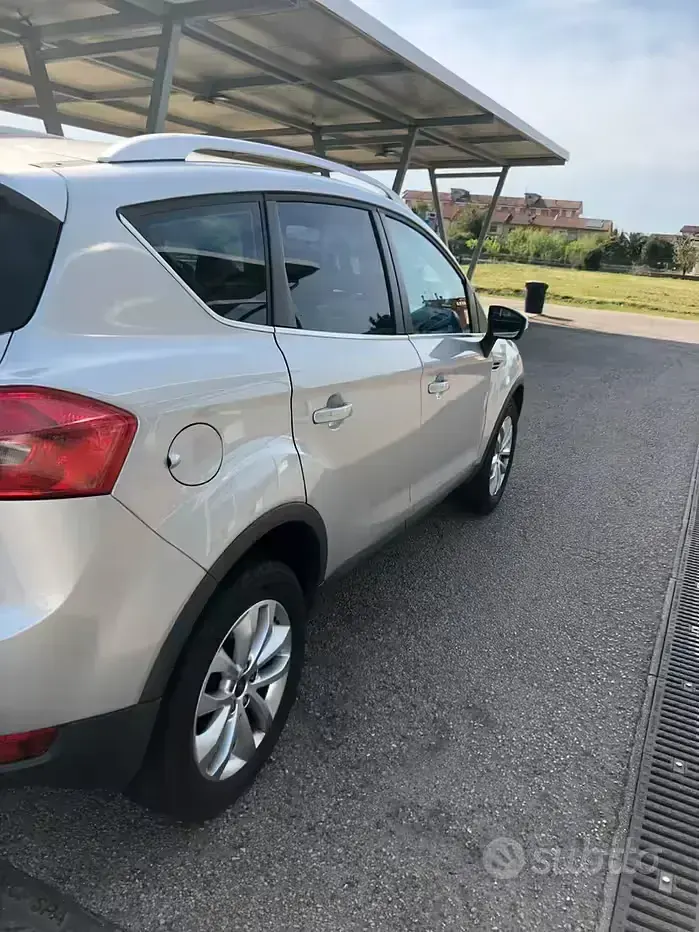 Usata Ford Kuga 136 CV (100 kW) 2010 Grigio SUV