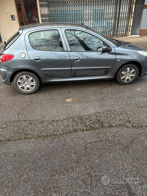 Grigio Usata 2009 Peugeot 206+ Due volumi | 800 € (Ottimo prezzo) - Immagine 1/3