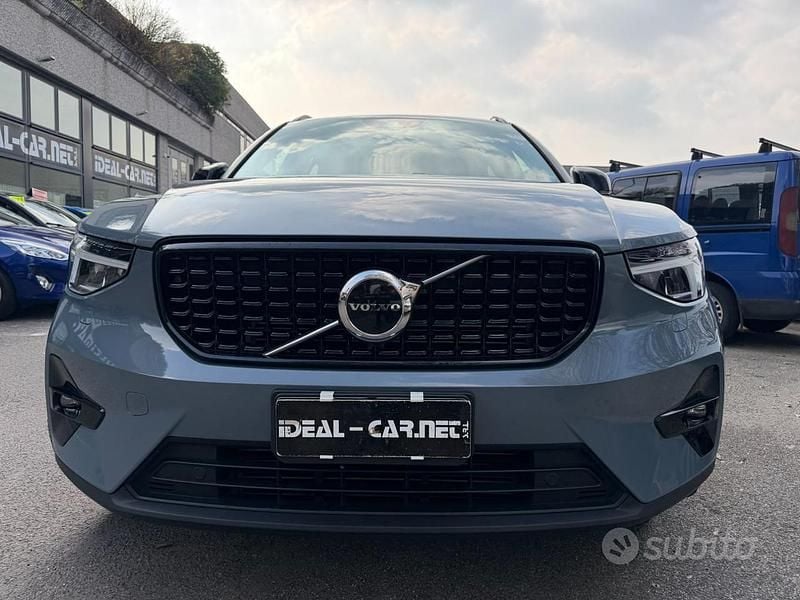Usata Volvo XC40 129 CV (94 kW) 2023 Grigio SUV