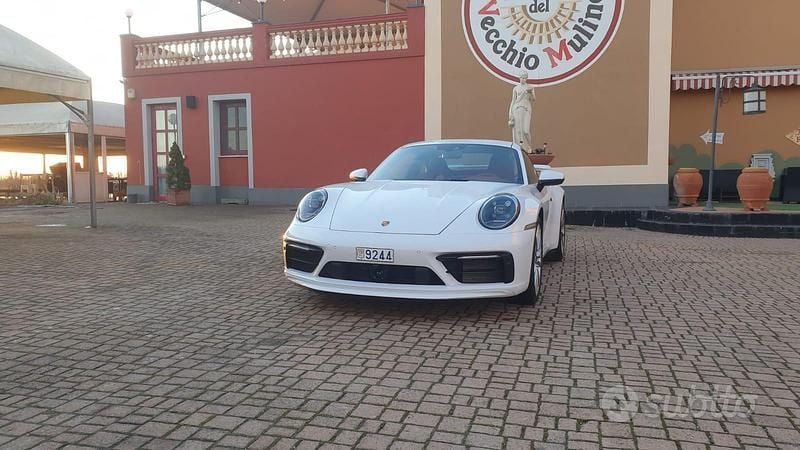 Usata Porsche 911 385 CV (283 kW) 2023 Bianco Coupé