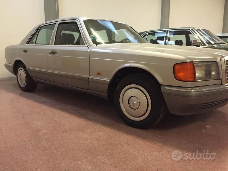 Begagnad Mercedes 300 SE 188 HK (138 kW) 1986 Grå Sedan