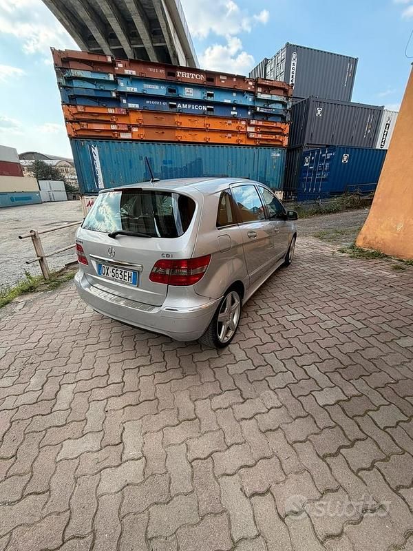 Usata Mercedes B200 2010 Grigio Monovolume