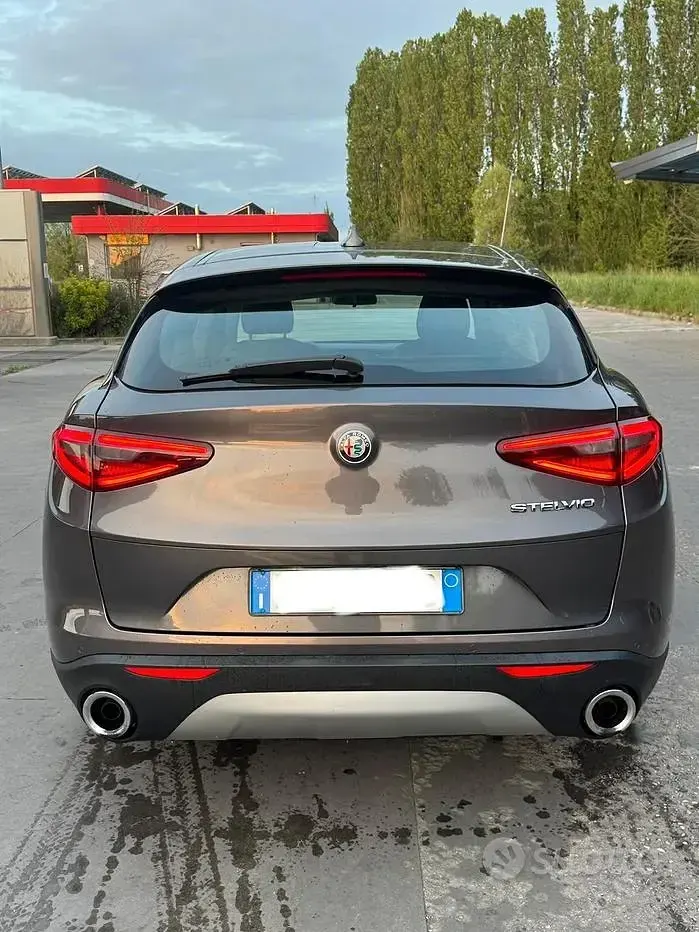 Usata Alfa Romeo Stelvio 190 CV (139 kW) 2018 Grigio SUV