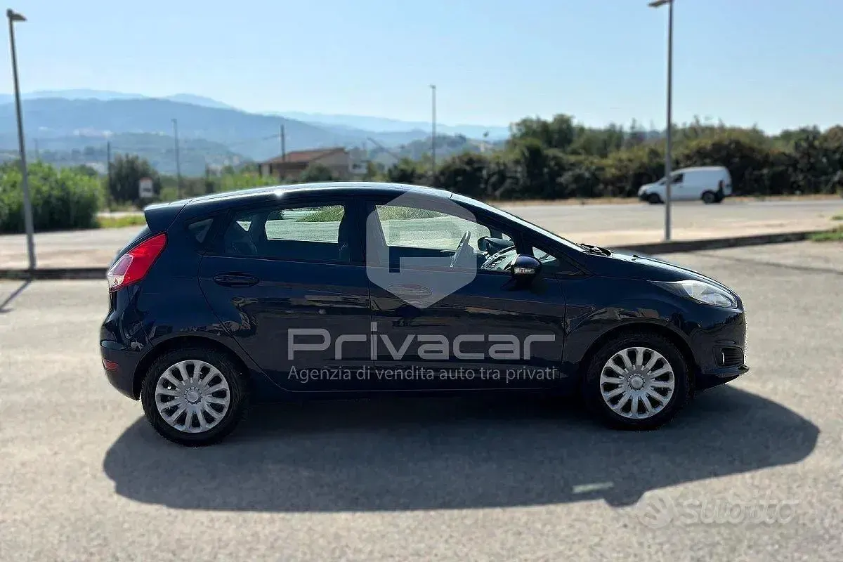 Usata Ford Fiesta 75 CV (55 kW) 2015 Bluazzurro Utilitaria