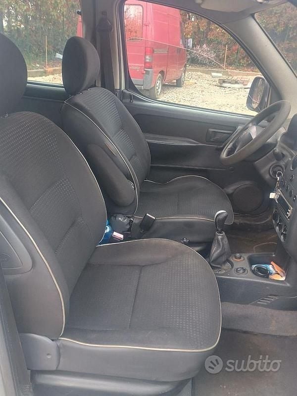 Usata Peugeot Partner 2006 Grigio Monovolume