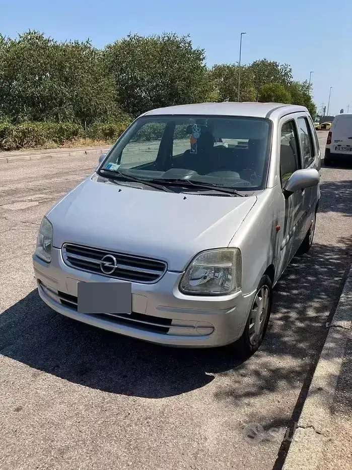 Usata Opel Agila 75 CV (55 kW) 2002 Grigio Monovolume