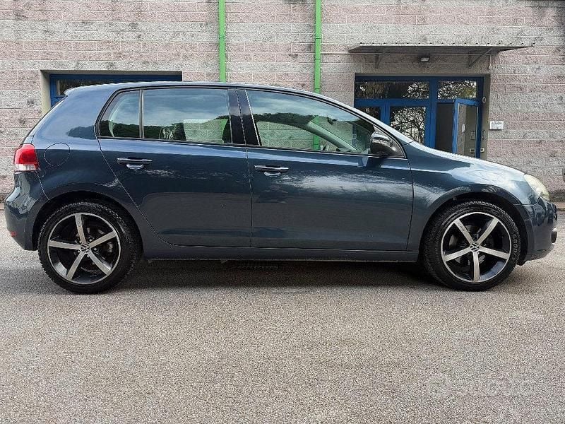 Usata VW Golf VI Comfortline 102 CV (75 kW) 2009 Blu Utilitaria