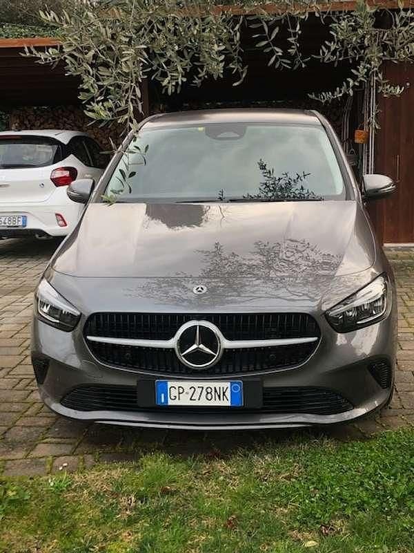 Usata Mercedes B180 Advanced 116 CV (85 kW) 2023 Grigio Utilitaria