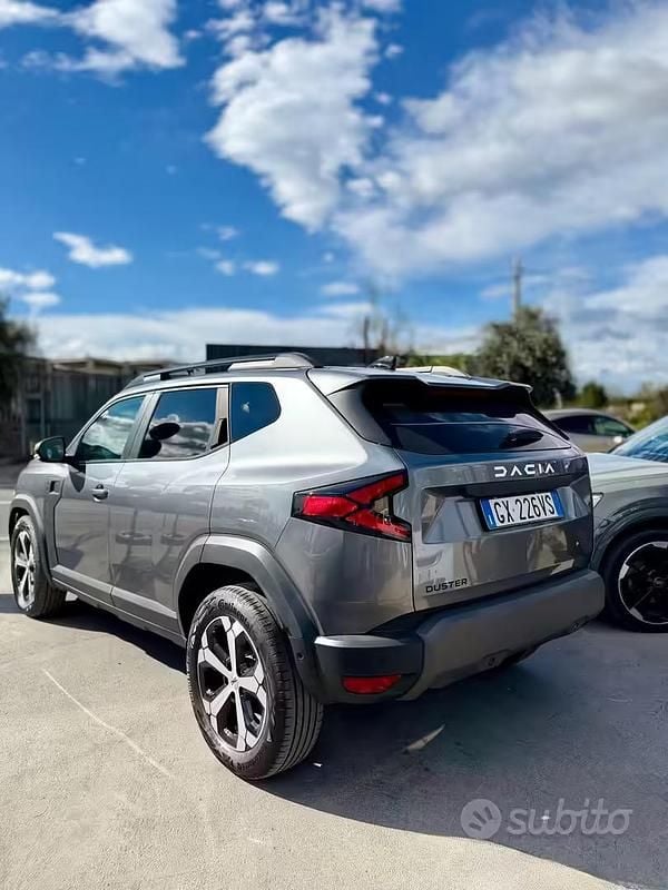 Usata Dacia Duster Journey 100 CV (73 kW) 2025 Verde SUV