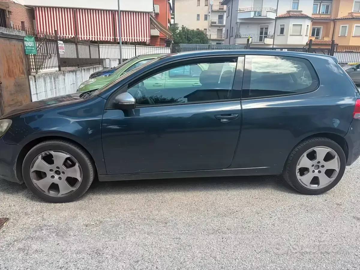 Usata VW Golf VI 110 CV (80 kW) 2009 Bluazzurro Utilitaria