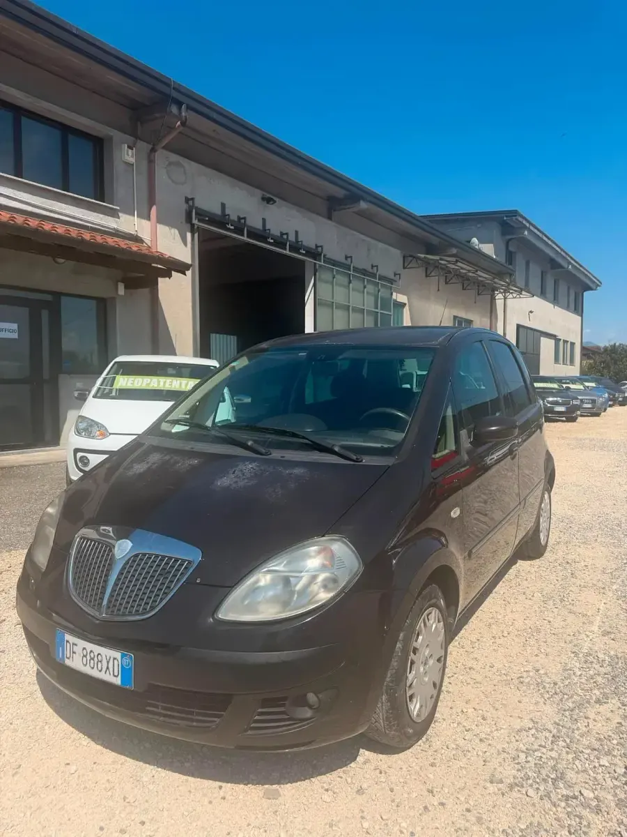 Usata Lancia Musa 69 CV (50 kW) 2007 Nero Monovolume