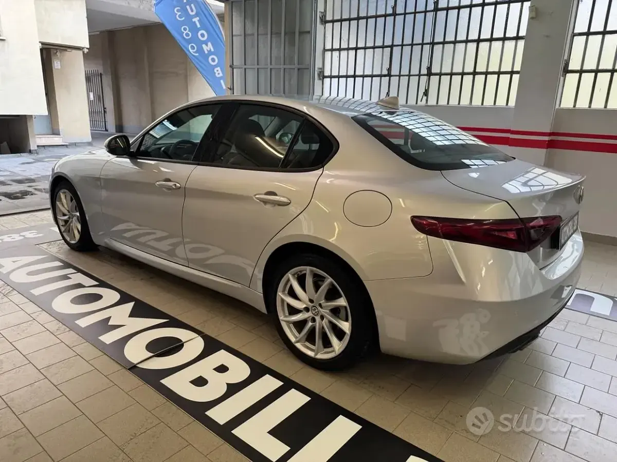 Używany Alfa Romeo Giulia Super 160 KM (117 kW) 2019 Szary Sedan/Limuzyna