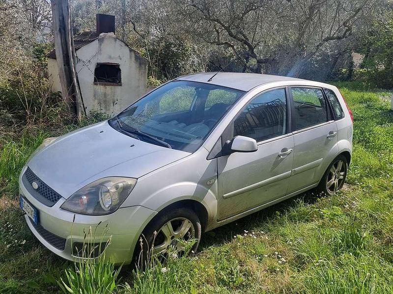 Usata Ford Fiesta 60 CV (44 kW) 2000 Utilitaria