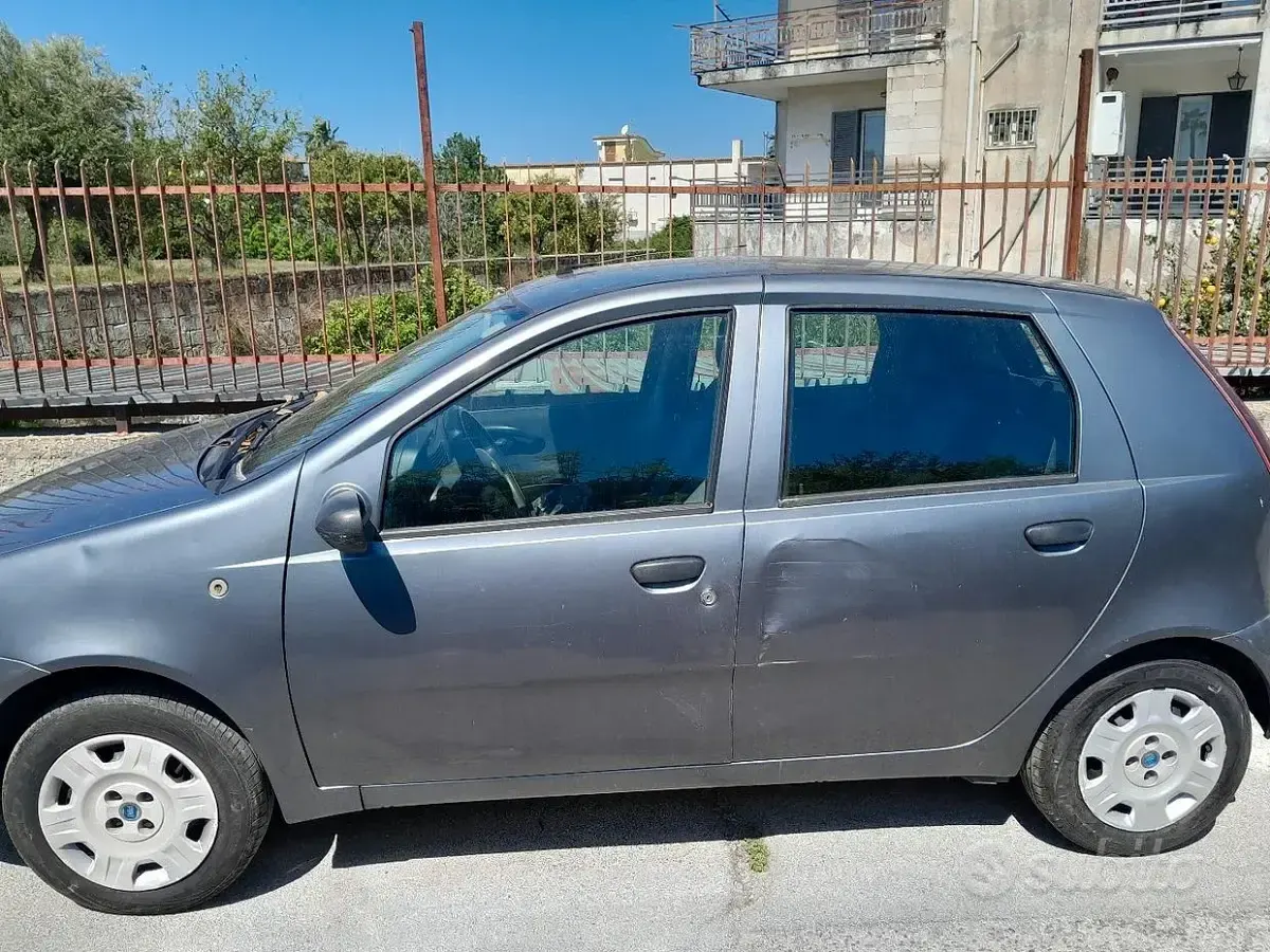 Usata Fiat Punto 60 CV (44 kW) 2005 Grigio Utilitaria