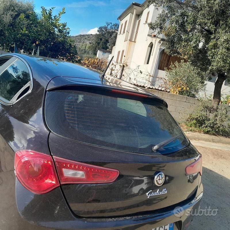Nero Usata 2010 Alfa Romeo Giulietta Tre volumi | 4000 € (Ottimo prezzo) - Immagine 1/4