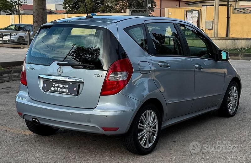 Usata Mercedes A180 108 CV (79 kW) 2010 Blu Berlina