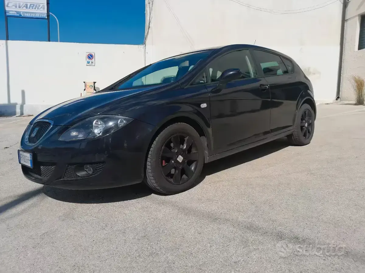 Usata Seat Leon 105 CV (77 kW) 2007 Nero Utilitaria