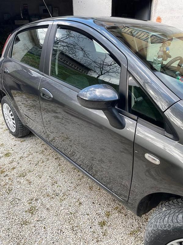 Usata Fiat Grande Punto Active 110 CV (80 kW) 2009 Grigio Utilitaria