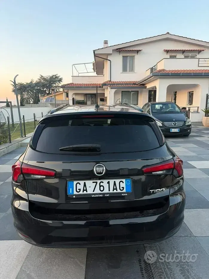 Usata Fiat Tipo 120 CV (88 kW) 2020 Nero Station wagon