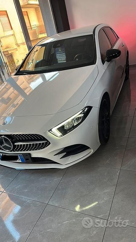 Bianco Usata 2022 Mercedes A200 AMG Tre volumi | 26.900 € (Buon prezzo) - Immagine 1/4