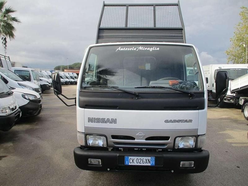 Usata Nissan Cabstar 120 CV (88 kW) 2003 Bianco Pick-up