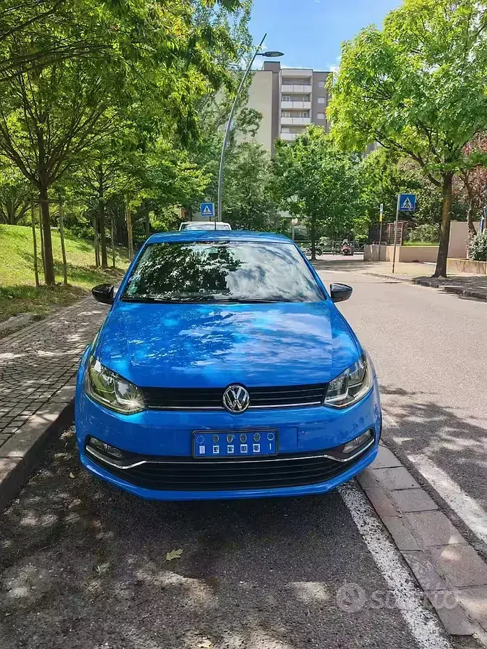 Usata VW Polo Comfortline 90 CV (66 kW) 2014 Bluazzurro Berlina