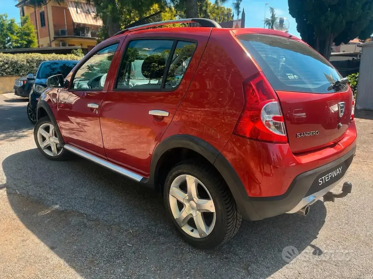 Usata Dacia Sandero Stepway 85 CV (62 kW) 2012 Rosso Utilitaria