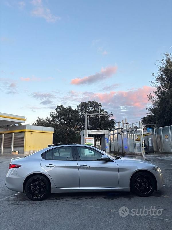 Usata Alfa Romeo Giulia Tech Edition 160 CV (117 kW) 2019 Grigio Berlina