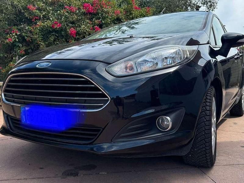 Nero Usata 2015 Ford Fiesta Business Edition Due volumi | 3499 € (Super prezzo) - Immagine 1/4