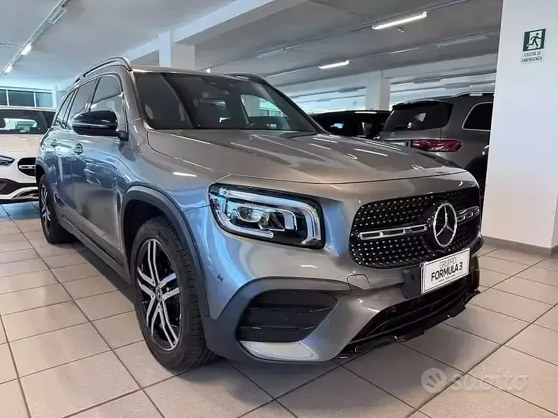 Usata Mercedes GLB200 Premium 150 CV (110 kW) 2021 Grigio SUV