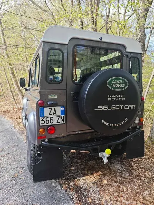 Usata Land Rover Defender 122 CV (89 kW) 2014 Grigio SUV