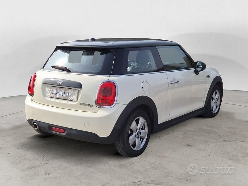 Usata Mini Cooper D 115 CV (84 kW) 2019 Beige Utilitaria