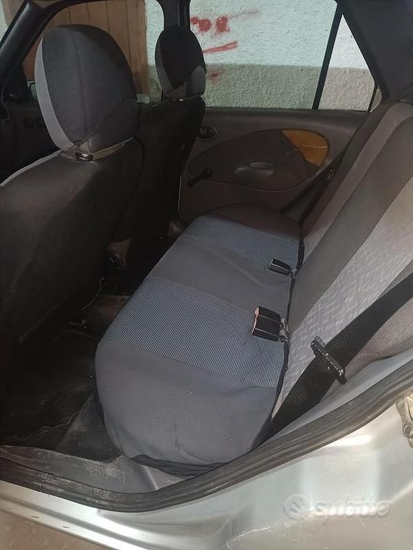 Usata Ford Fiesta 2004 Grigio