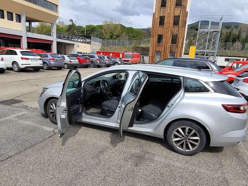 Usata Renault Mégane IV Business 110 CV (80 kW) 2019 Argento Station wagon