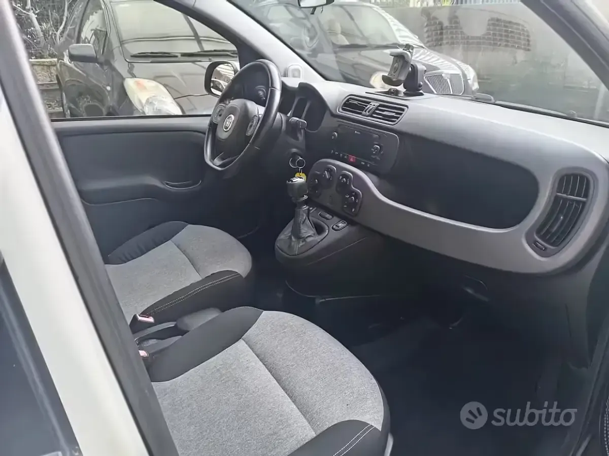 Usata Fiat Panda Lounge 69 CV (50 kW) 2017 Bianco Utilitaria