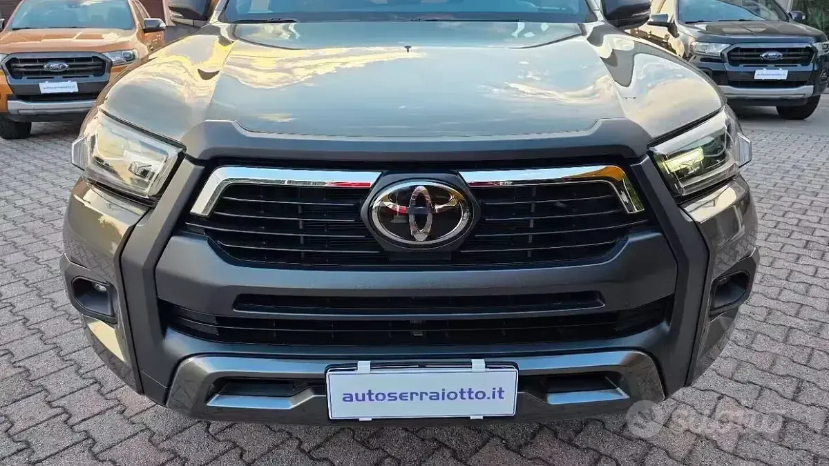 Usata Toyota HiLux 204 CV (150 kW) 2021 Grigio Pick-up