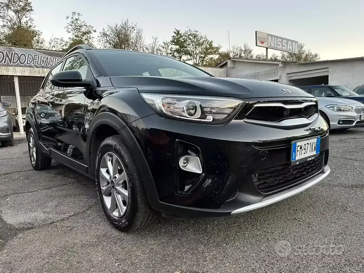 Second-hand Kia Stonic Style 120 CP (88 kW) 2018 Negru SUV