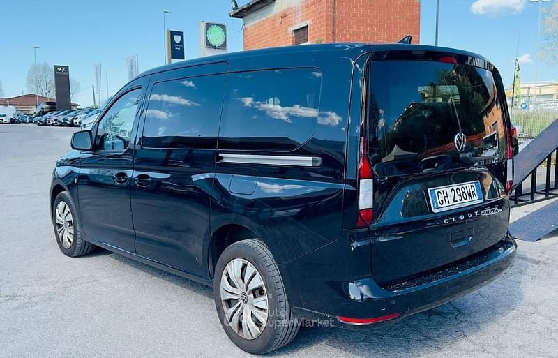 Usata VW Caddy 122 CV (89 kW) 2022 Nero Monovolume