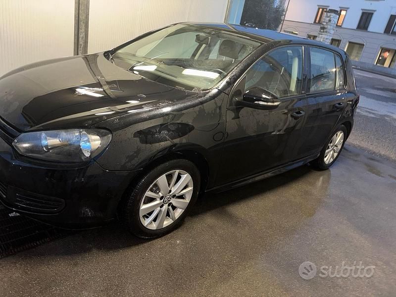 Usata VW Golf VI 105 CV (77 kW) 2011 Nero Utilitaria