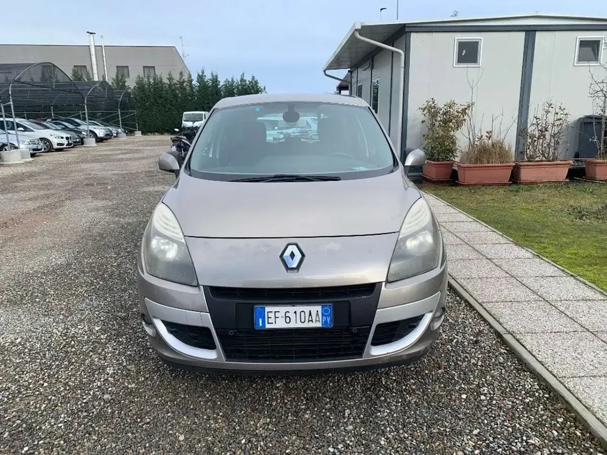 Usata Renault Scénic Dynamique 131 CV (96 kW) 2010 Grigio Monovolume