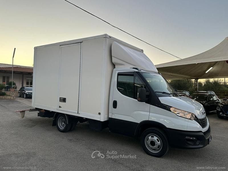 Usata Iveco Daily 160 CV (117 kW) 2021 Bianco