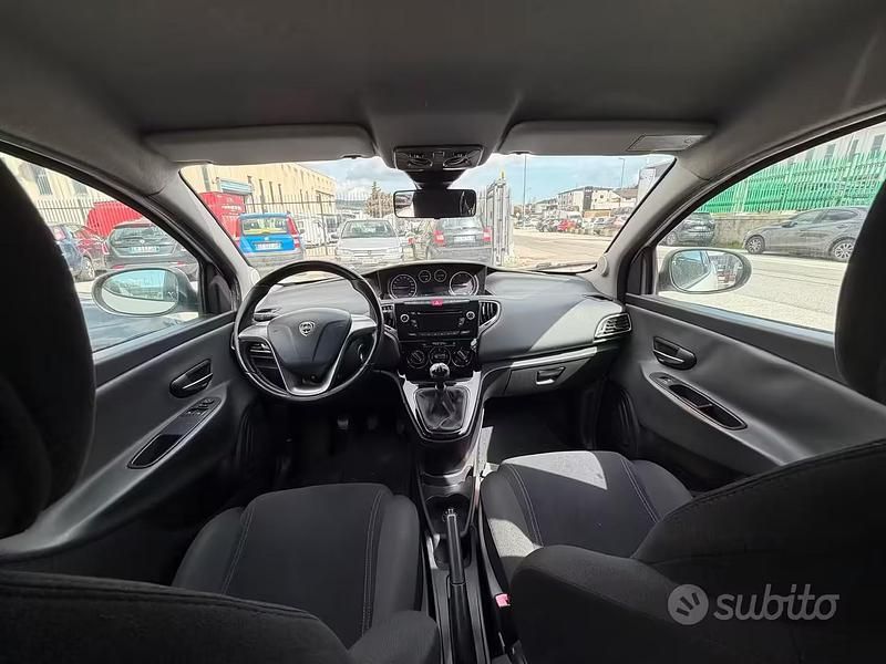 Begagnad Lancia Ypsilon 95 HK (69 kW) 2014 Halvkombi