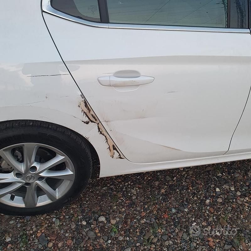 Usata Opel Corsa 102 CV (75 kW) 2023 Bianco Utilitaria