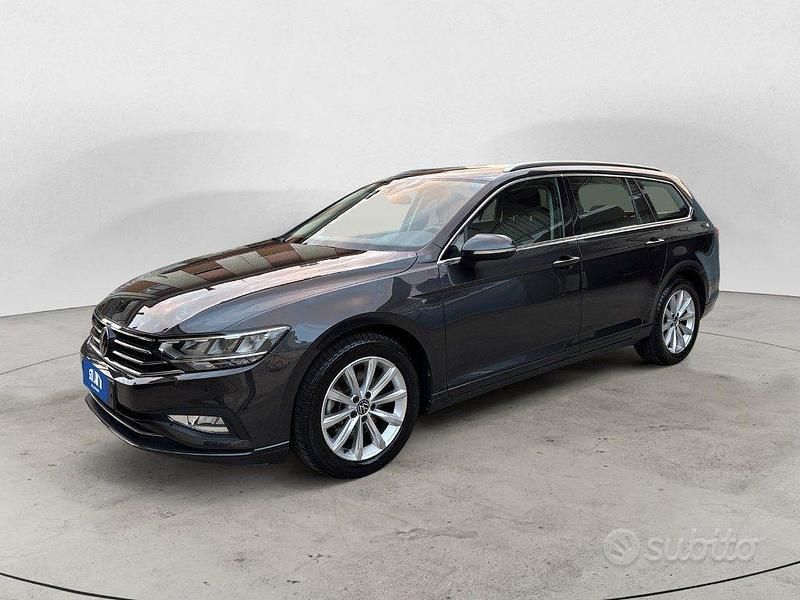 Antracite metallizzato Usata 2022 VW Passat Business Station wagon | 19.900 € (Ottimo prezzo) - Immagine 1/4