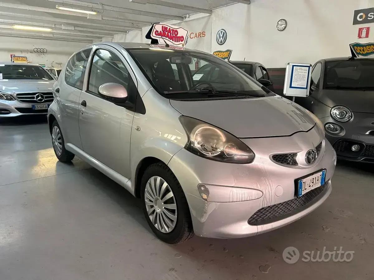 Usata Toyota Aygo Sol 68 CV (50 kW) 2007 Grigio Utilitaria