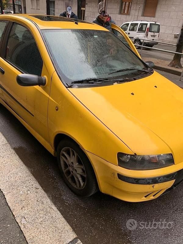 Usata Fiat Punto 80 CV (58 kW) 2000 Giallo Utilitaria